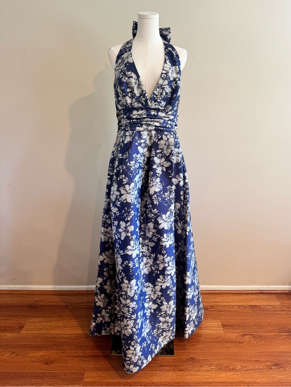 NWT Monique Lhuillier Navy Floral Halter Gown